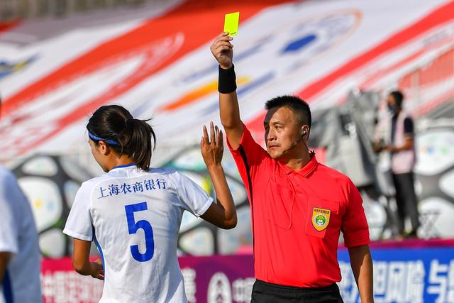 哈利伯顿绝杀米德尔顿42分 步行者险胜雄鹿2-1